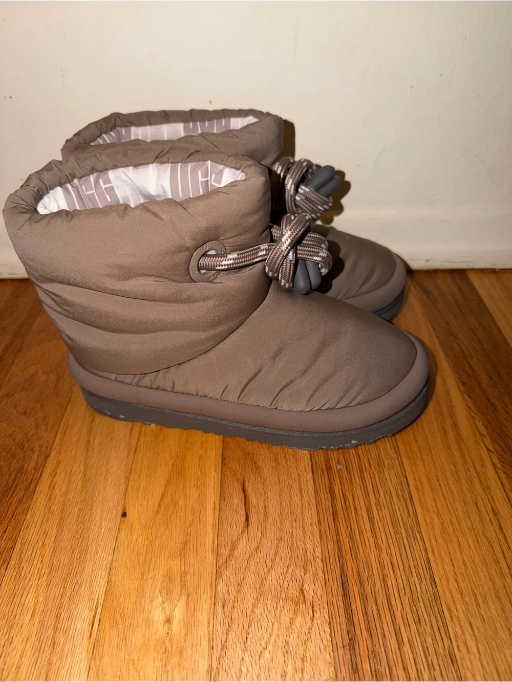 UGG Kids Puffy Boot in Taupe